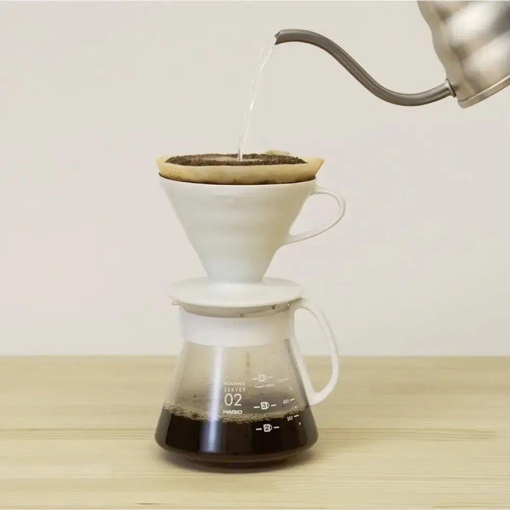 Hario_V60_02_Ceramic_Coffee_Dripper_Set_White