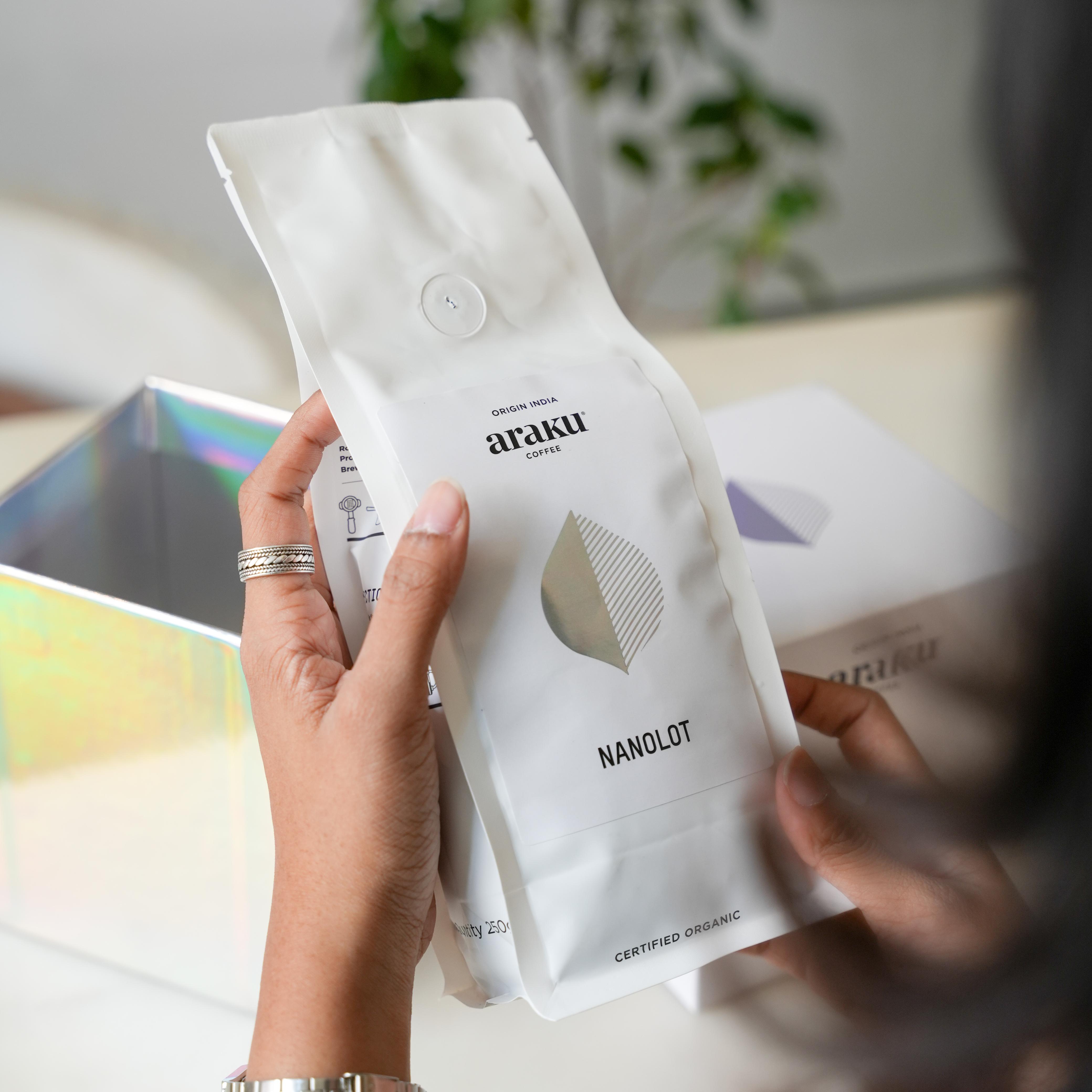 NANOLOT: Milk Chocolate & Roasted Almonds, Honey Process